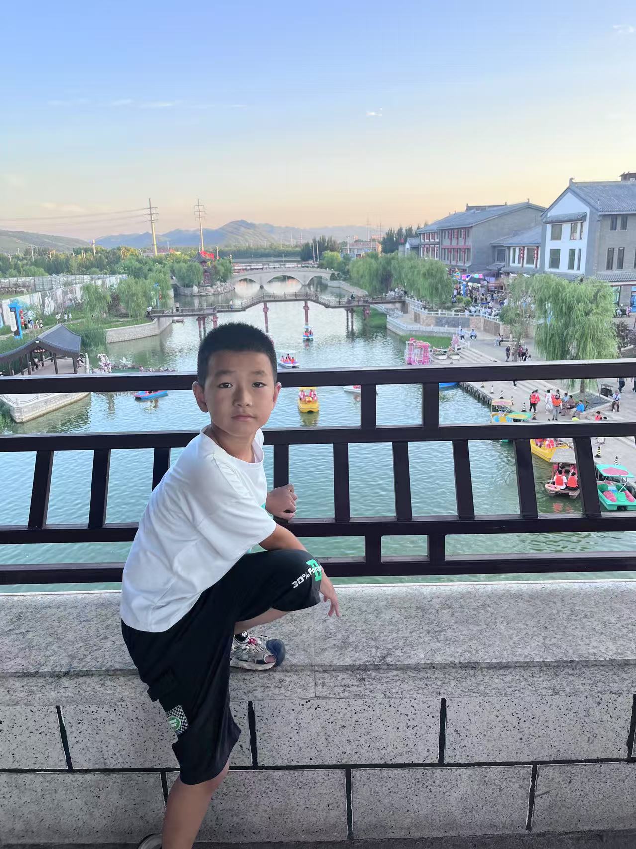 建昌县八家子九年一贯制学?！旌杲?jpg